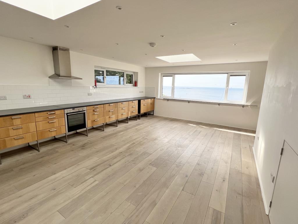 Lot: 125 - DETACHED HOUSE WITH VIEWS ACROSS MOUNT'S BAY AND ST MICHAEL'S MOUNT - Kitchen